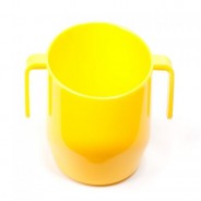 Żółty kubeczek do nauki picia dla dzieci o specyficznym kształcie.