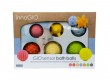 Zestaw sześciu piłeczek sensorycznych o różnych kształtach i kolorach .