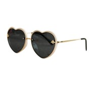 Okulary przeciwsłoneczne dla dzieci w kształcie serc ze złotymi detalami.