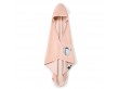 Ręcznik kąpielowy z kapturkiem w kolorze pudrowego różu.
