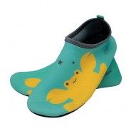 Zielone buciki ochronne dla dzieci z żółtym krabem.
