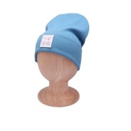 Błękitna czapka dziecięca w elastycznej prążkowanej bawełny.