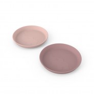 Dwa talerzyki dla dzieci w różnych odcieniach koloru różowego.
