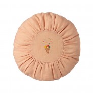 Mała okrągła poduszka dekoracyjna w kolorze pudrowego różu.
