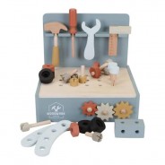 Drewniany mini warsztat z narzędziami dla dzieci.