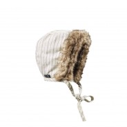 Zimowa czapka dla niemowląt z brązowym futerkiem.