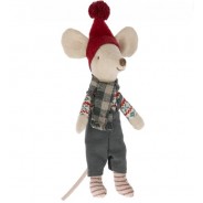 Pluszowa myszka ubrana w świąteczny strój.