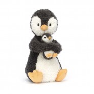 Pluszowy pingwin z malutkim pingwinkiem na rękach.