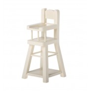 Drewniane krzesełko do karmienia dla myszek w białym kolorze.