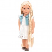 Duża lalka z długimi blond włosami.