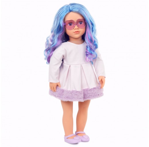 Duża lalka z kolorowymi włosami i okularami.