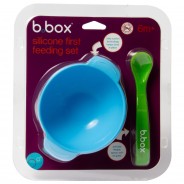 Niebieska miseczka wraz z zieloną łyżeczką w zestawie od marki B.Box.
