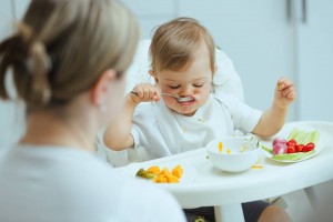 Śliniaki dla dzieci i niemowląt ‒ jak wybrać?